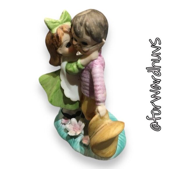 Vintage Lefton Porcelain Figurine - Girl Kissing Surprised Boy - Picture 3 of 9